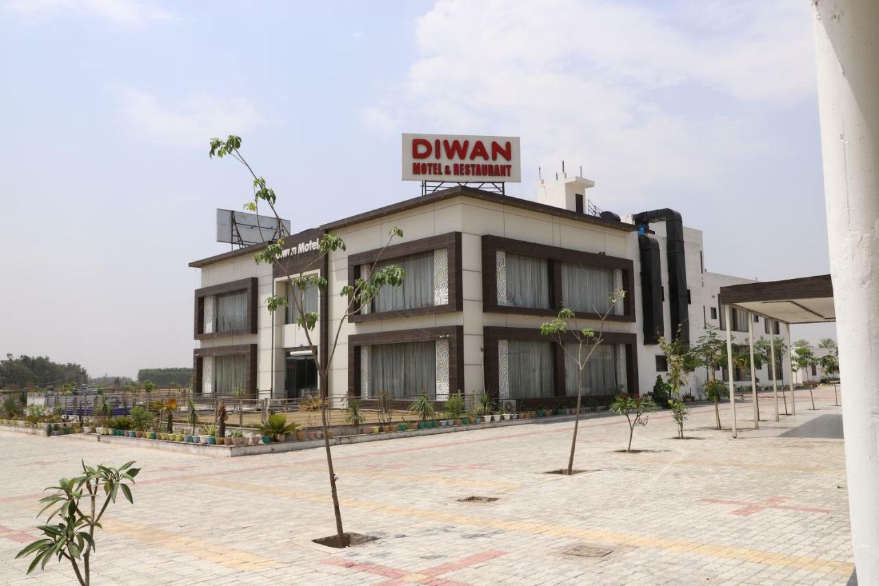 Diwan Hotel And Restaurant Surkhi Kültér fotó