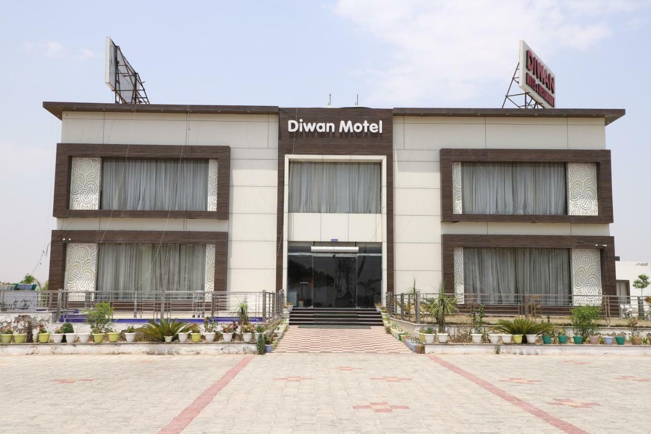 Diwan Hotel And Restaurant Surkhi Kültér fotó